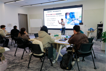 Kuidas valmistab Yitailock oma meeskonda ette nutikamaks müügiks ja tugevamaks turuosaliseks?